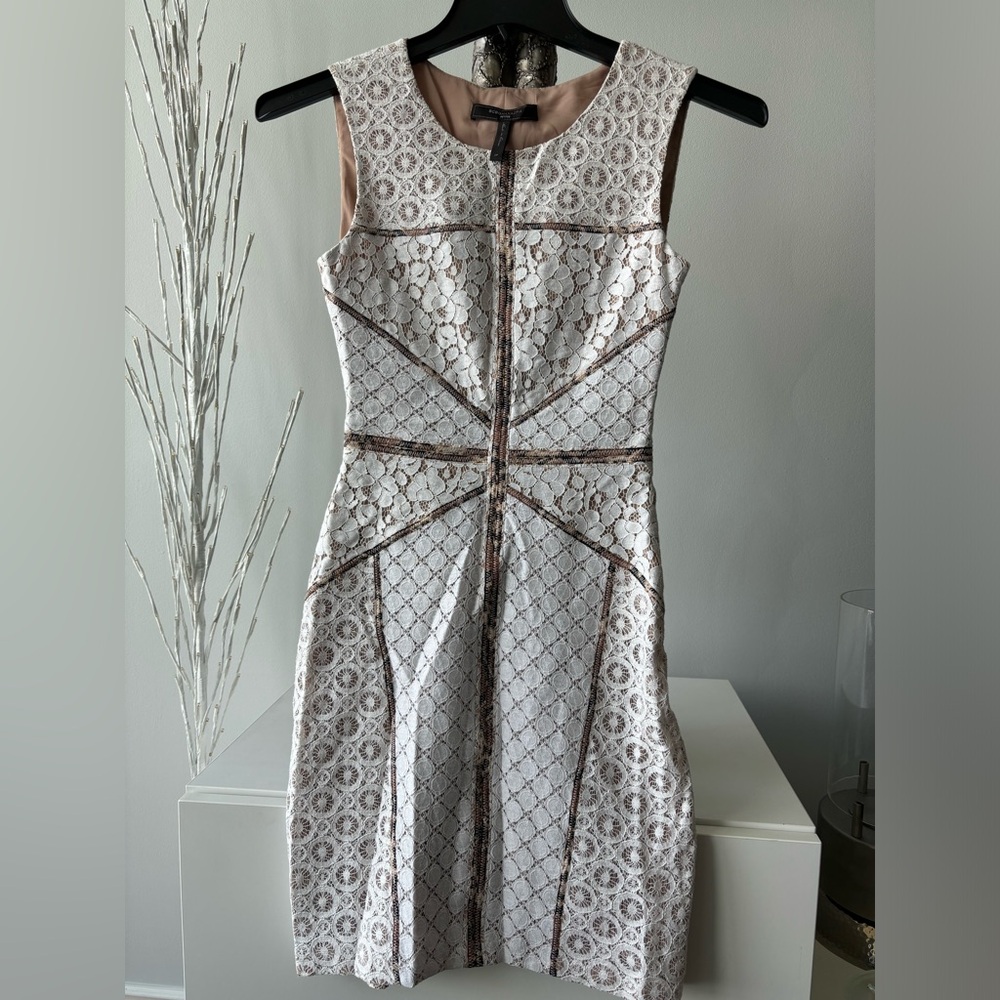 NWOT💥Elegant White Lace Dress, BCBG Maxazria, size 0